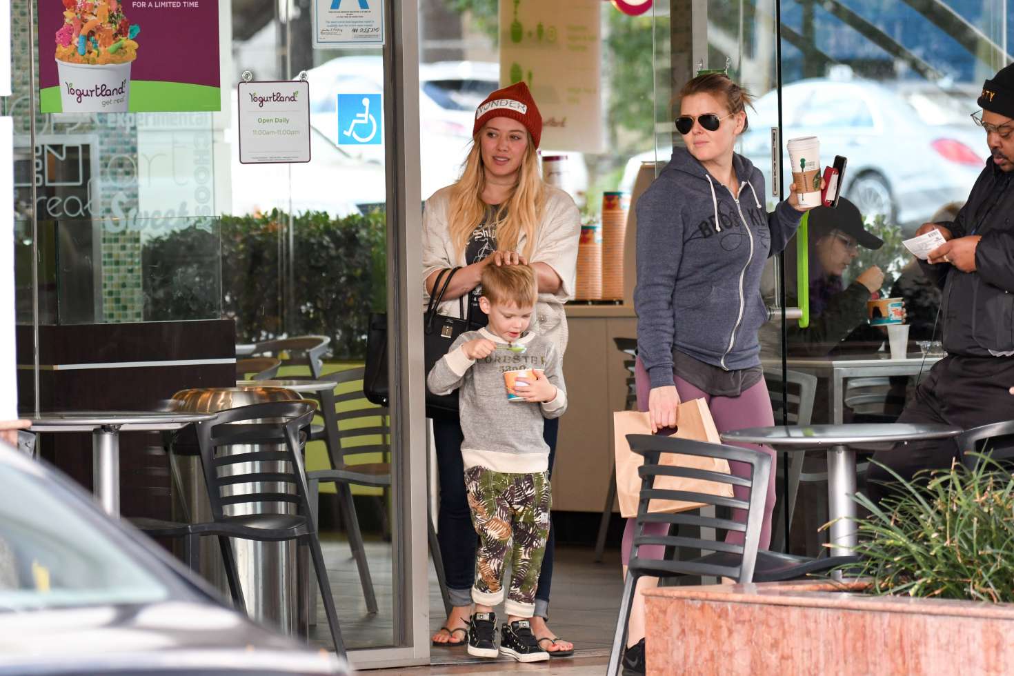 Hilary Duff 2017 : Hilary Duff lunch with her son in Studio City -22