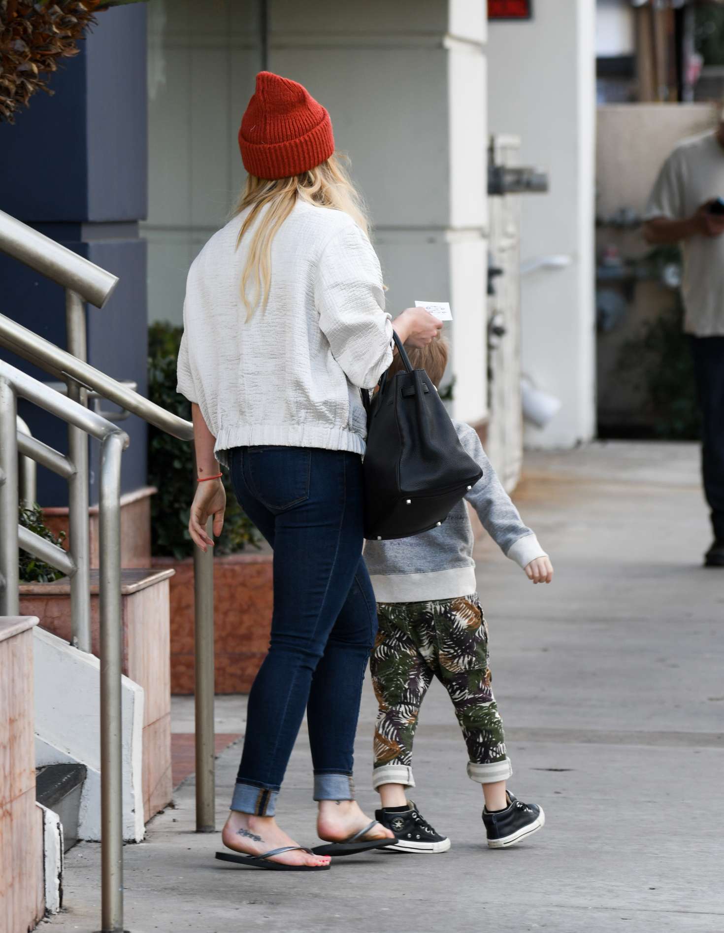 Hilary Duff 2017 : Hilary Duff lunch with her son in Studio City -28