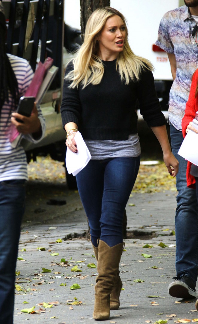 Hilary Duff - On the set of 'Younger' in New York City