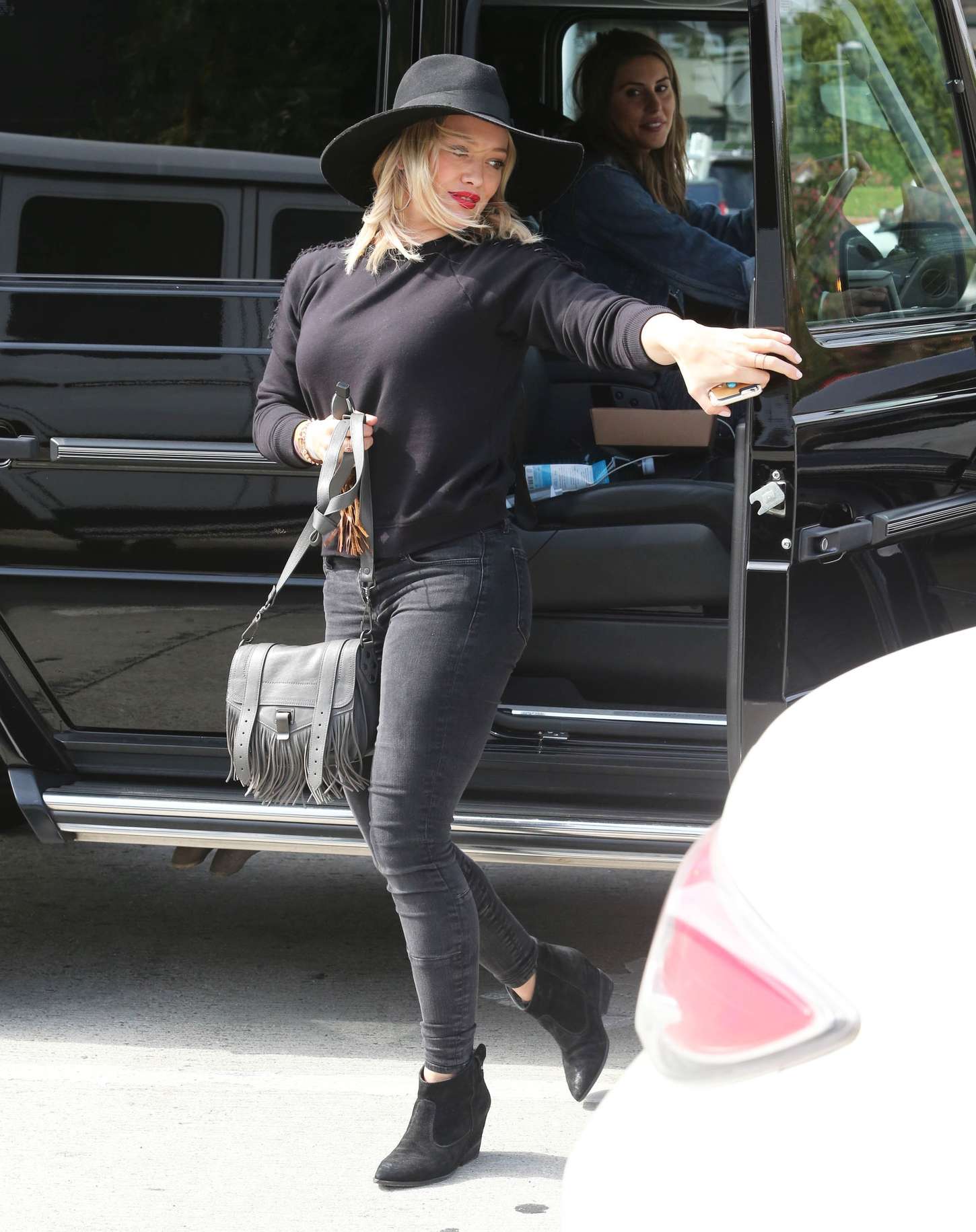 Hilary Duff 2015 : Hilary Duff in Tight Jeans and Hat -09. 