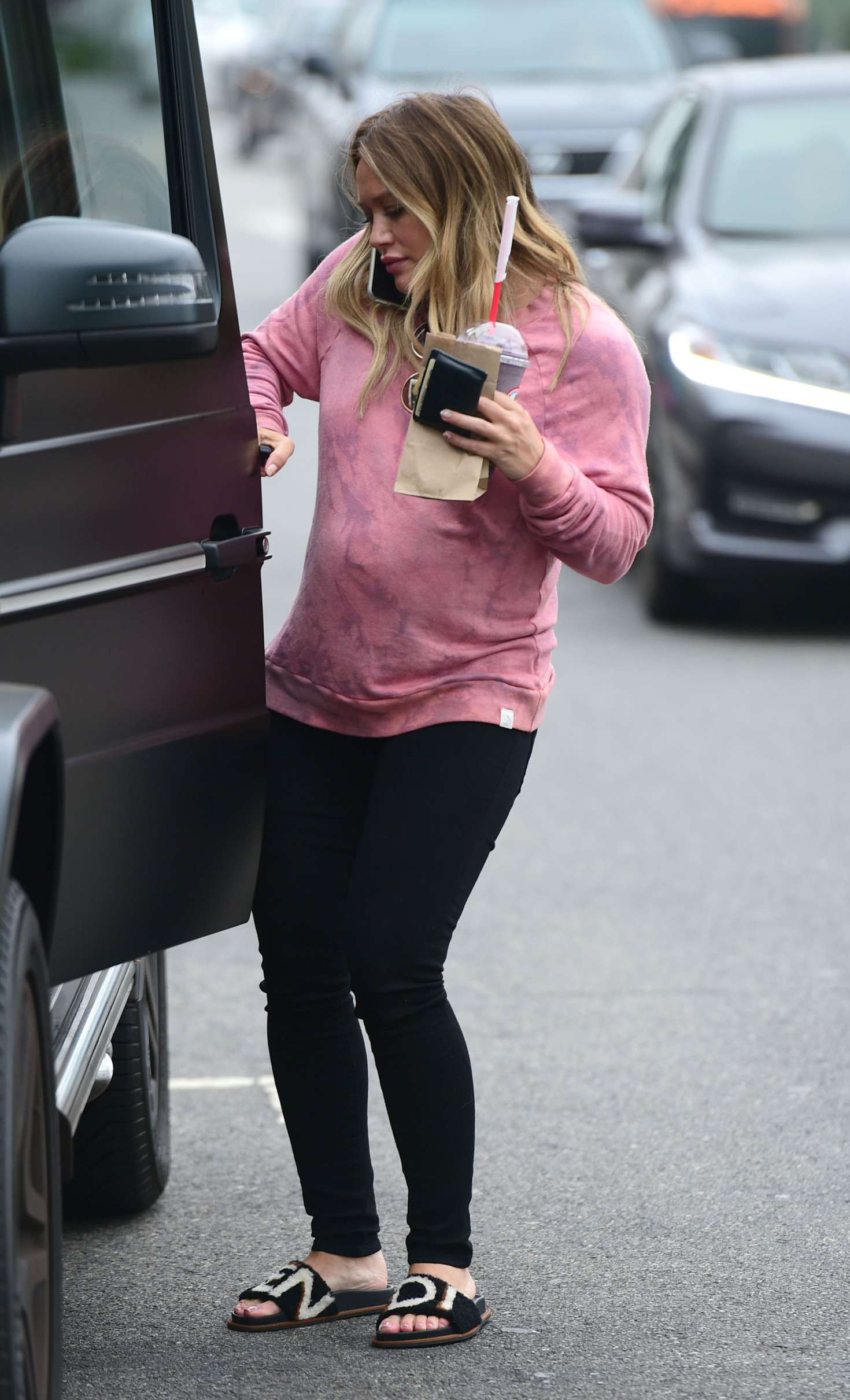 Hilary Duff 2018 : Hilary Duff: Out for a breakfast -02