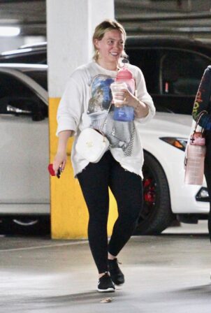 Hilary Duff - Out for a gym in Los Angeles