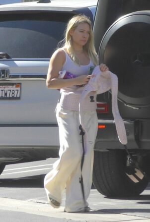 Hilary Duff - Out for breakfast in Studio City.