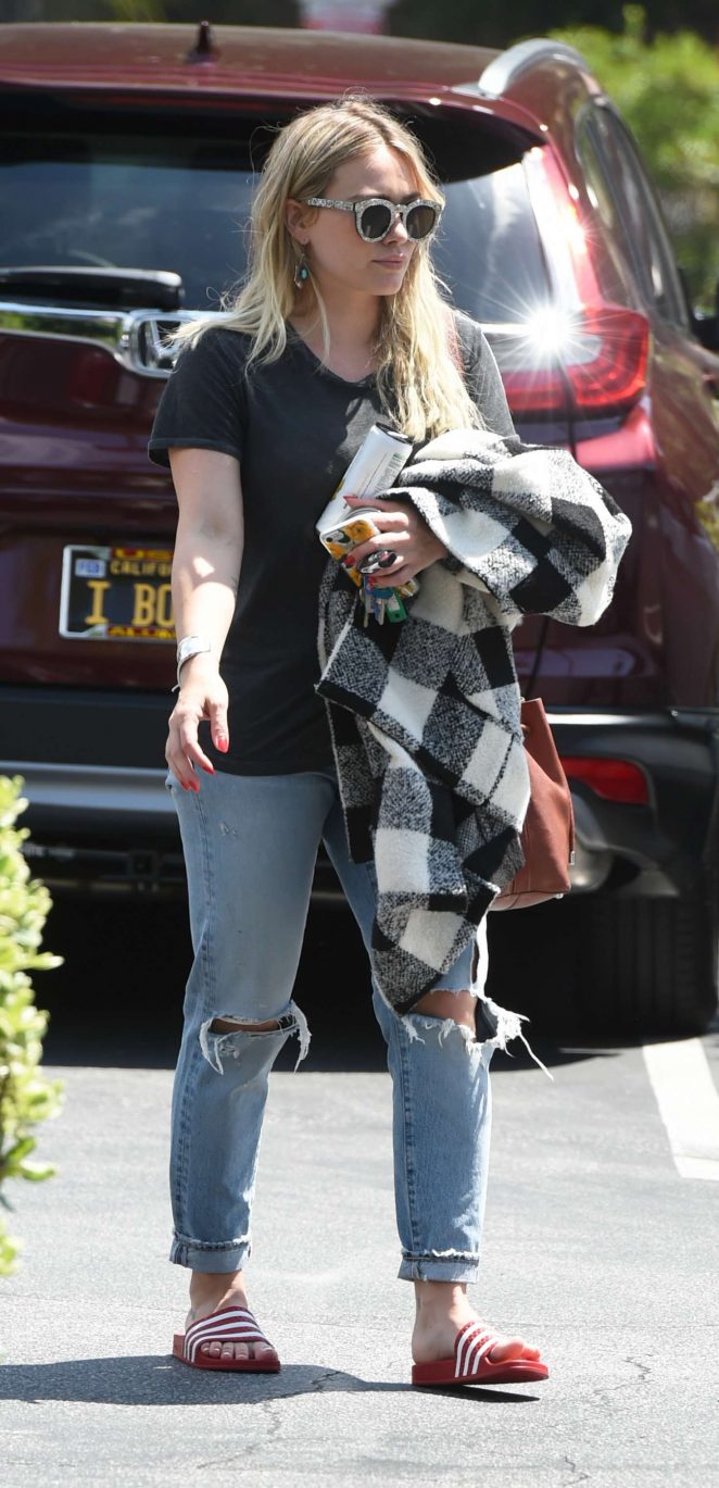Hilary Duff out for lunch in LA