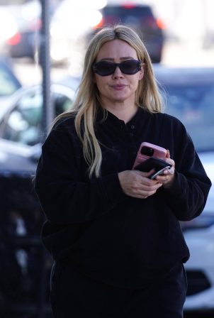 Hilary Duff - Out in baggy black sweatsuit in Studio City