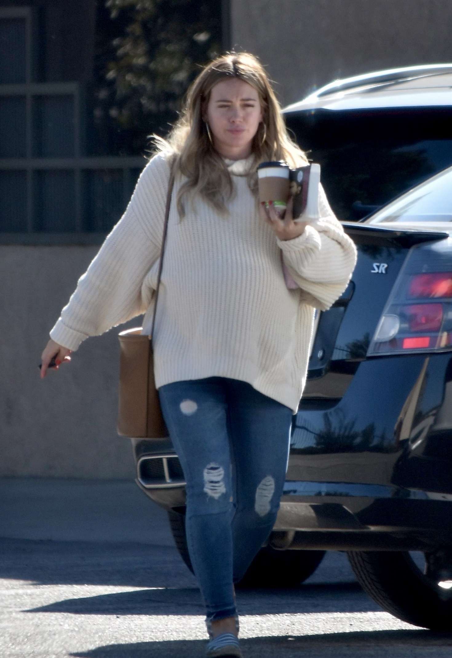 Hilary Duff 2018 : Hilary Duff: Out with her coffee -02