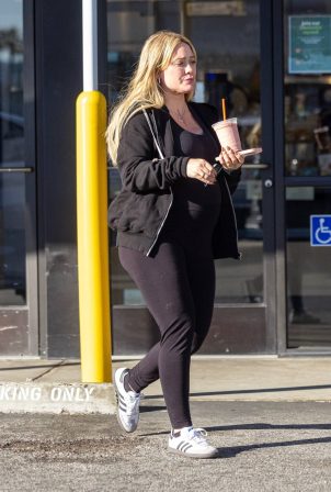 Hilary Duff - Running errands in Los Angeles