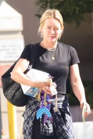 Hilary Duff - Seen at her local CVS in Studio City