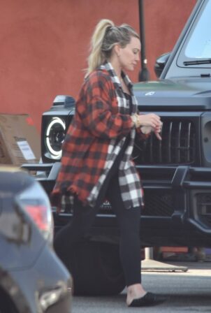 Hilary Duff - Seen out in Los Angeles