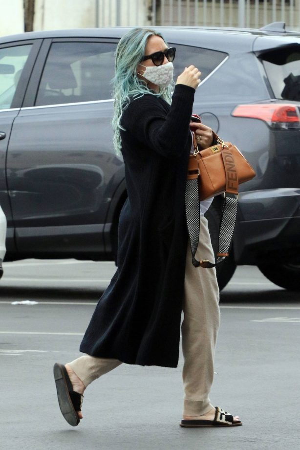 Hilary Duff - Seen out in Los Angeles