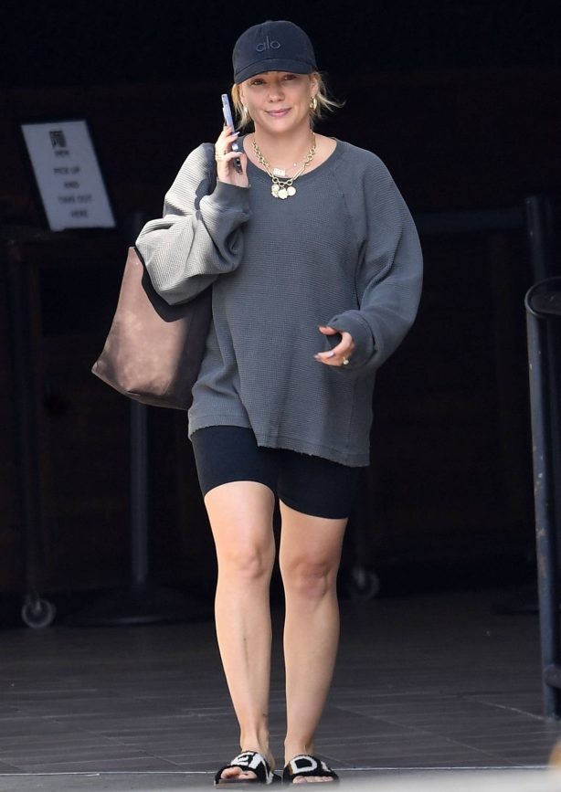Hilary Duff - Shopping at Michaels Art Supply Store in Studio City