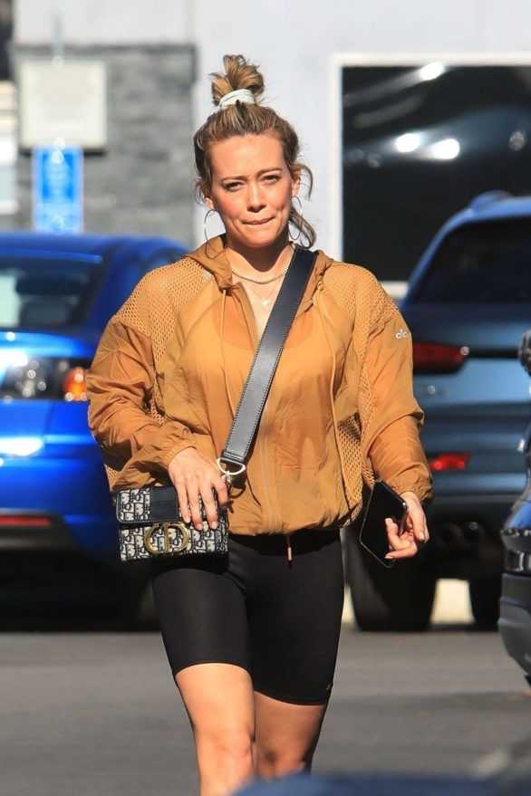 Hilary Duff - Shopping at Ralph's in Los Angeles
