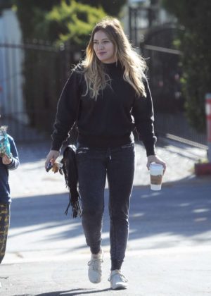 Hilary Duff - Shopping at Ralph's in Studio City