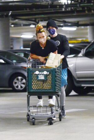 Hilary Duff - Shopping at Whole Foods in Los Angeles