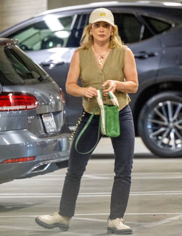 Hilary Duff - Shopping at Whole Foods in Sherman Oaks