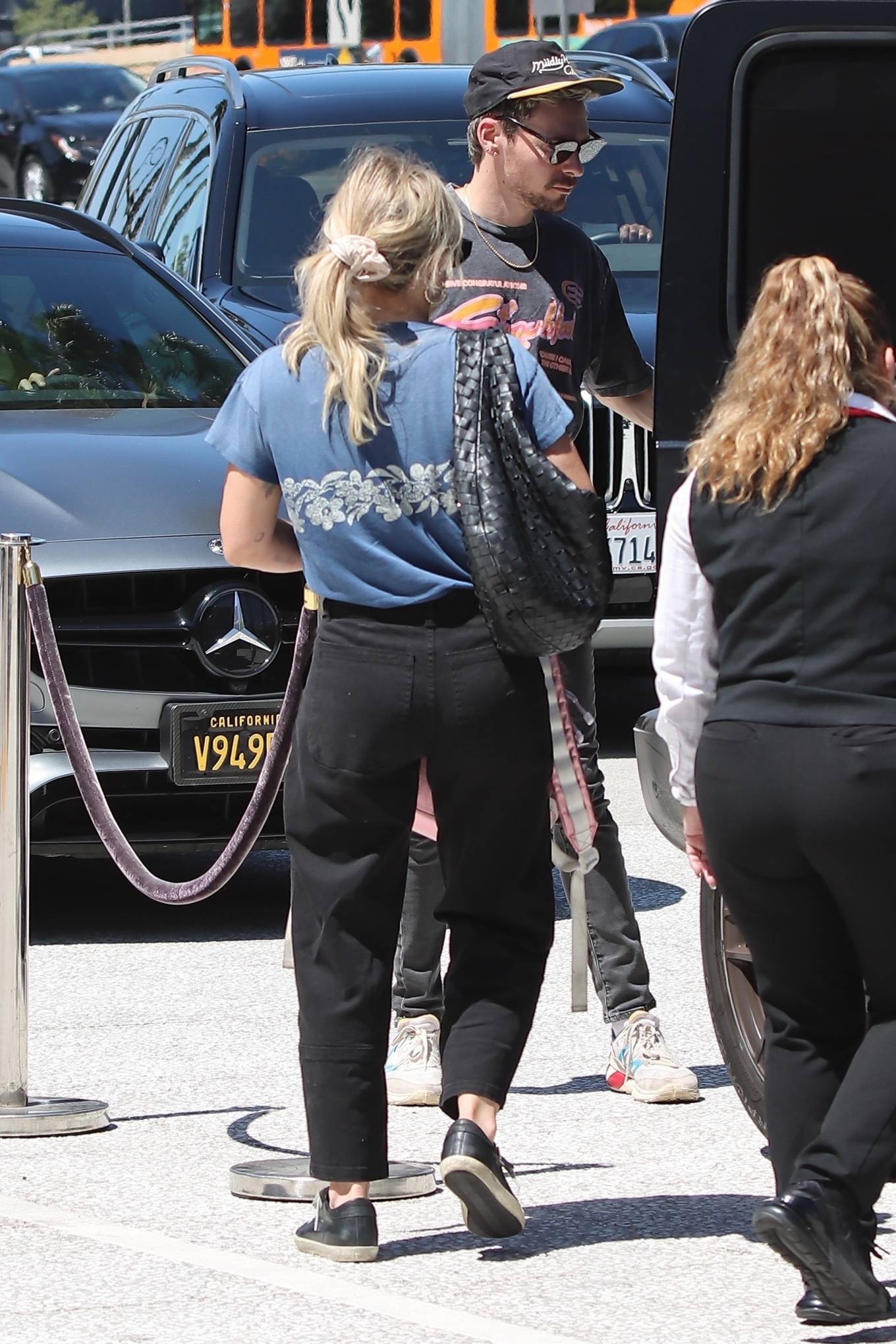 Hilary Duff 2022 : Hilary Duff – Shopping candids in Los Angeles-02