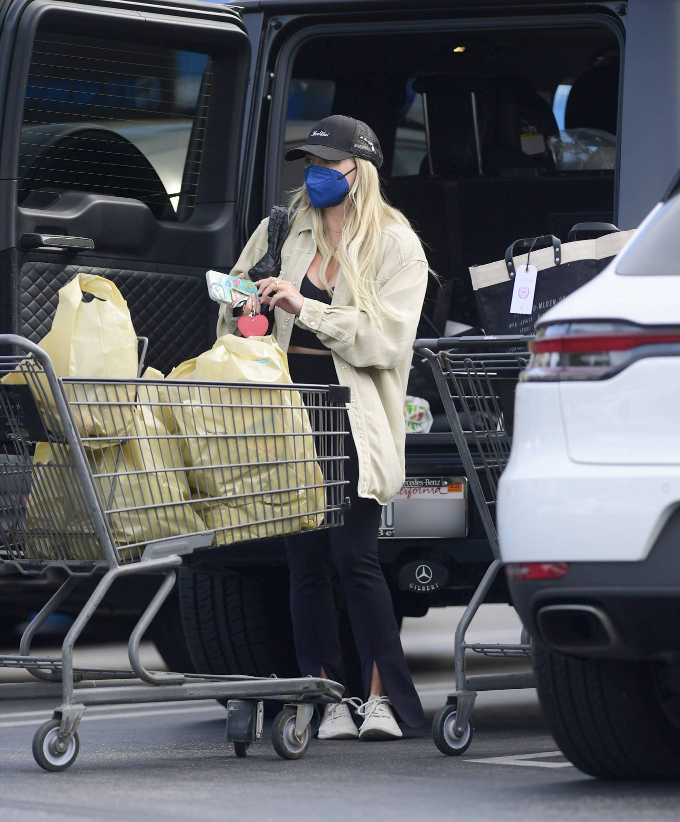 Hilary Duff 2022 : Hilary Duff – Shopping candids in Los Angeles-24