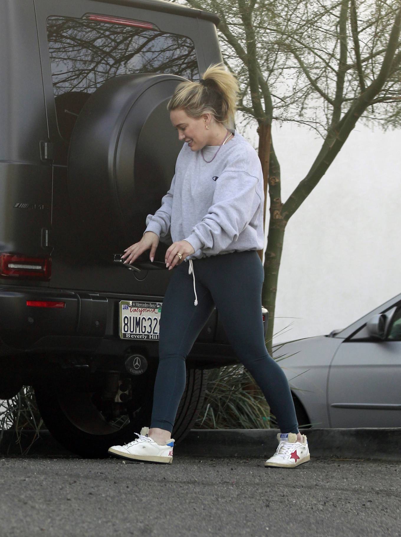 Hilary Duff 2021 : Hilary Duff – Stepping out in Los Angeles-01