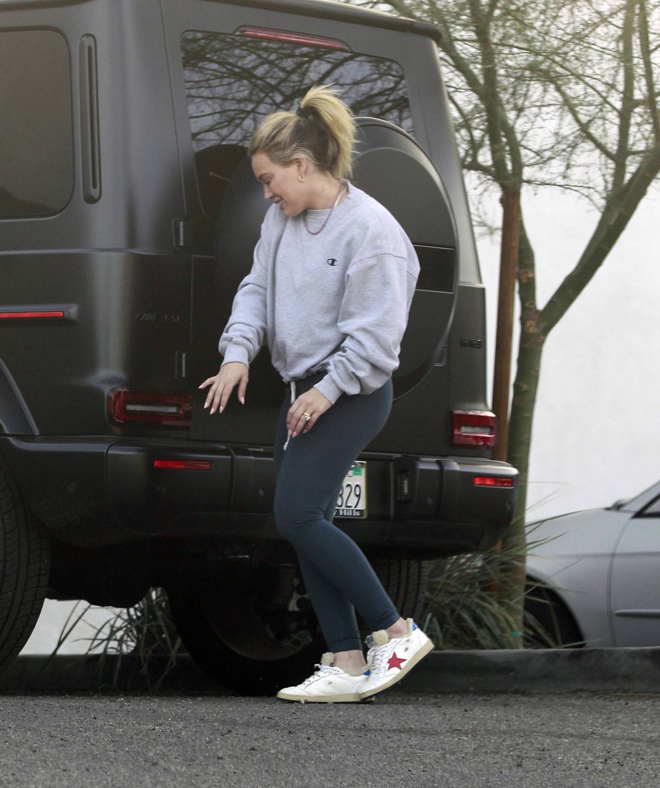 Hilary Duff 2021 : Hilary Duff – Stepping out in Los Angeles-12