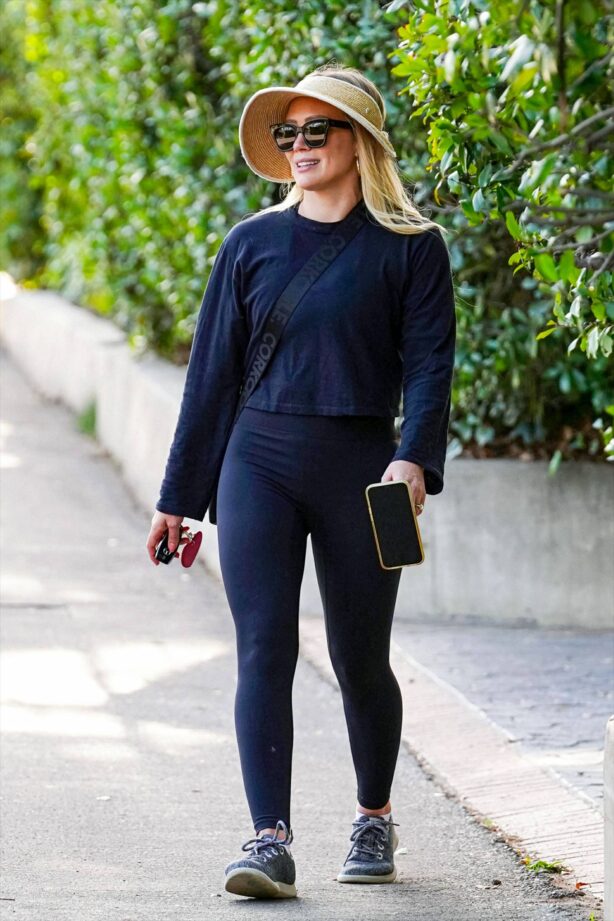 Hilary Duff - Steps out for hike in Studio City