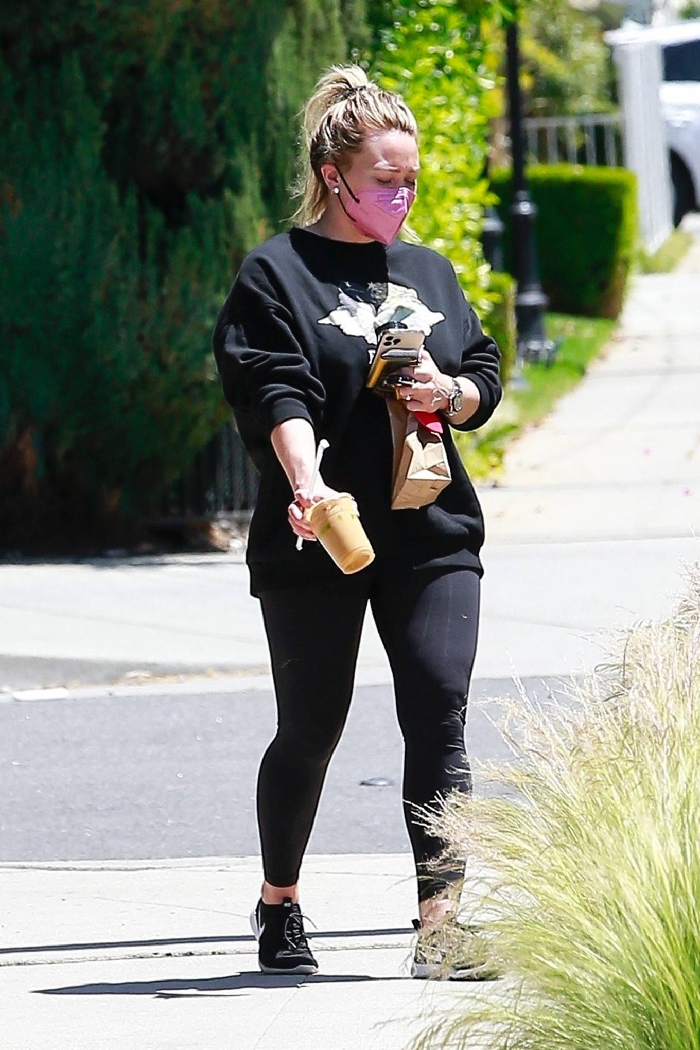 Hilary Duff - Stops for an iced coffee in Los Angeles