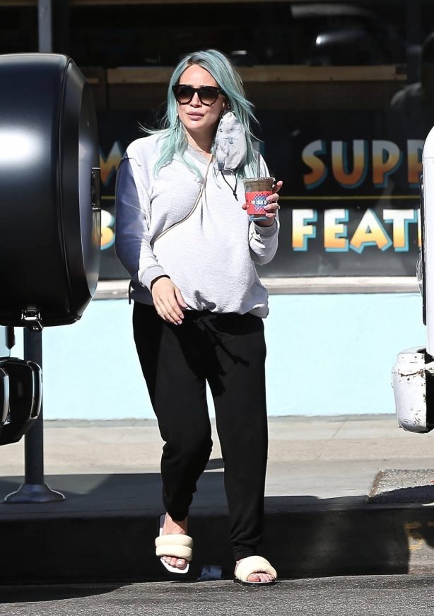 Hilary Duff - Takes her daughter Banks out at McConnell's in Studio City