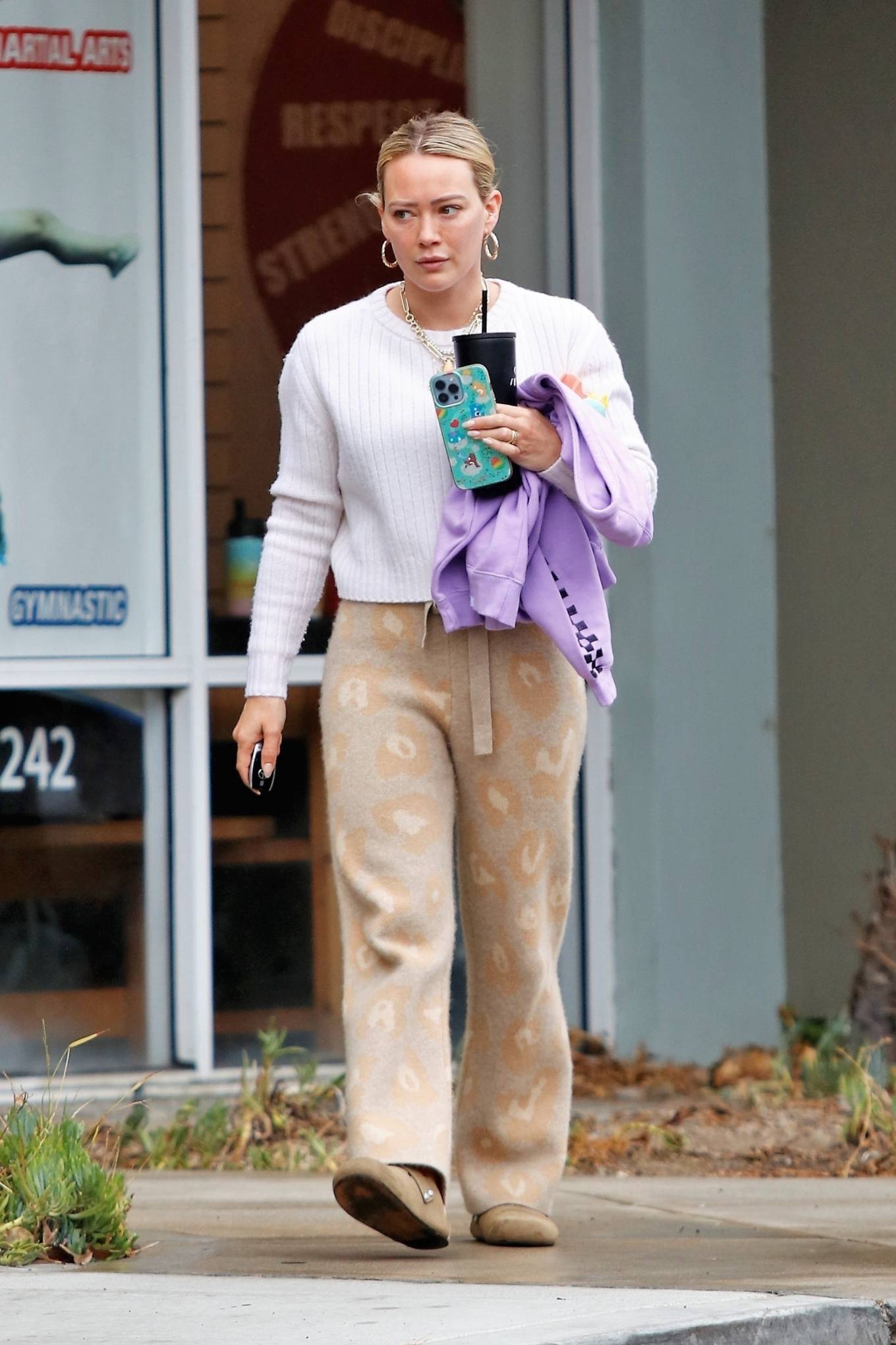 Hilary Duff 2022 : Hilary Duff – Taking her daughter Banks to ballet class in Los Angeles-03