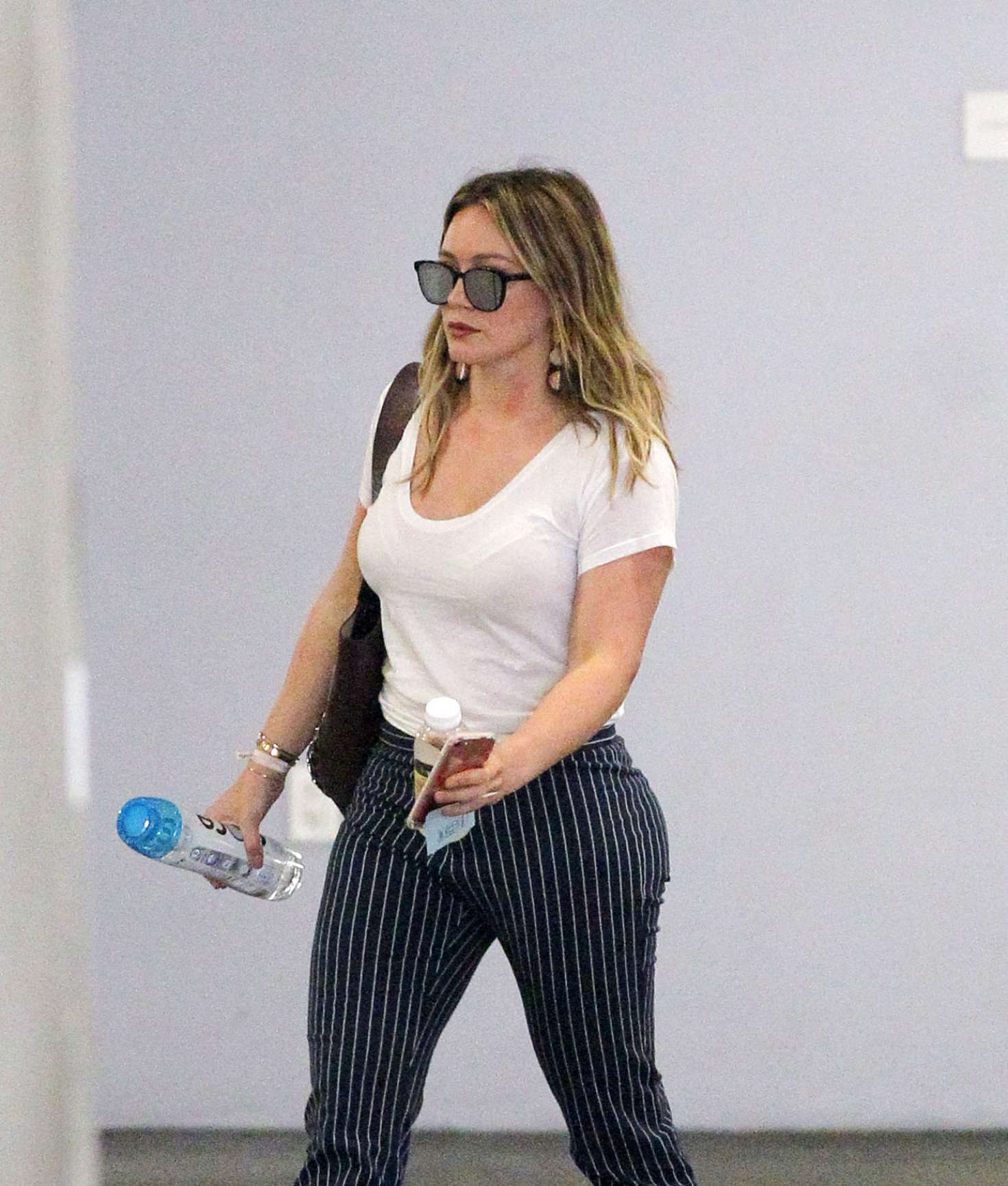 Hilary Duff 2017 : Hilary Duff visiting an office in Beverly Hills -10. 