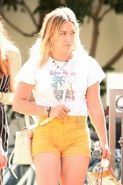 Hilary Duff - Wear tight yellow short-shorts at Ojai Valley Inn and Spa in California