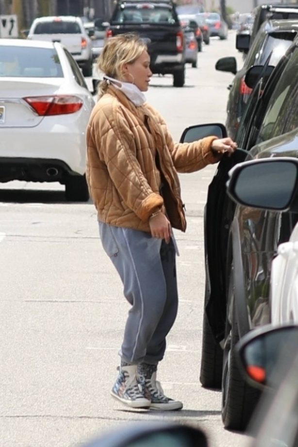 Hilary Duff - Wearing a face mask as she heads home in Los Angeles