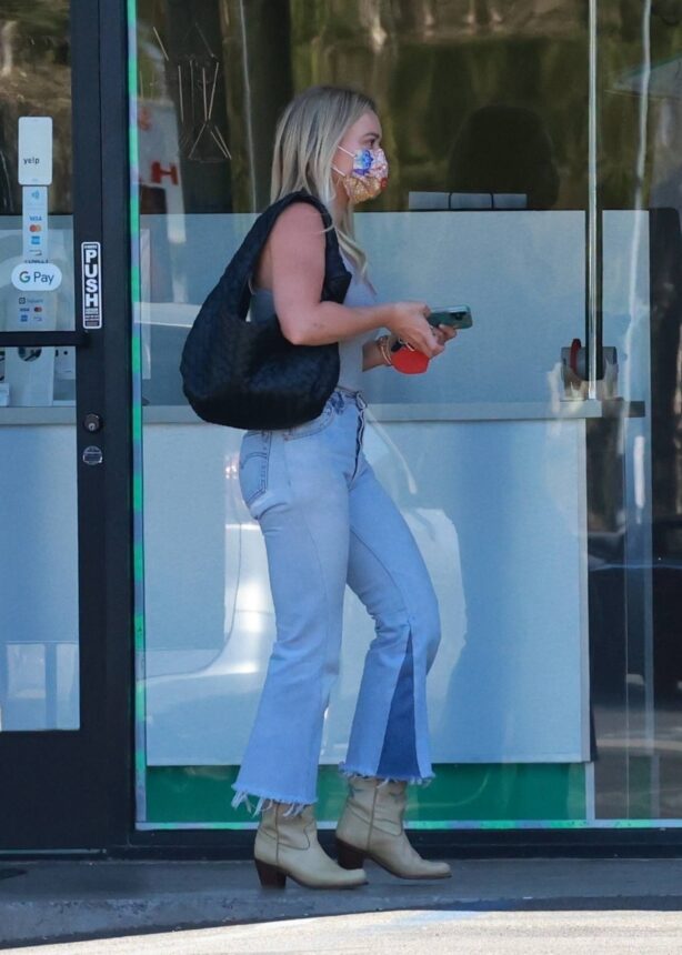 Hilary Duff - Wears cowboy boots at Purple Haze Smoke Shop in Sherman Oaks