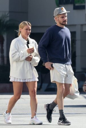 Hilary Duff - With husband Matthew Koma during a pharmacy run in Studio City
