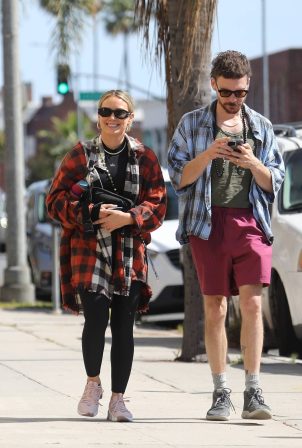 Hillary Duff - With her husband seen while out for lunch in Los Angeles