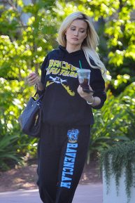 Holly Madison - Mask and glove free while running errands in L.A