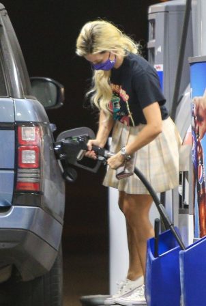 Holly Madison - Spotted at a gas station in Malibu