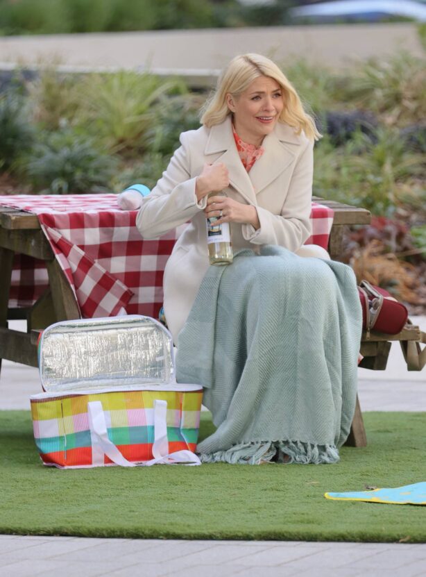 Holly Willoughby - presents ITV This Morning outdoors with Phillip Scofield in London