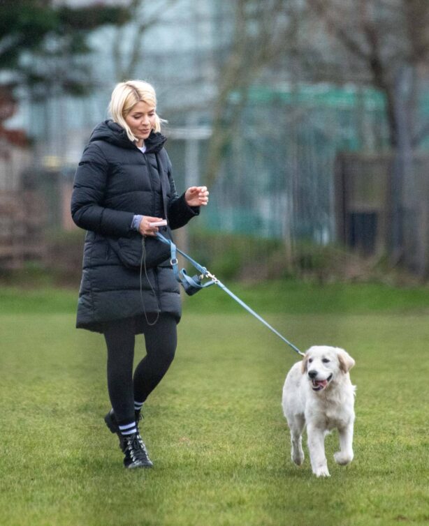 Holly Willoughby - Seen walking her golden retriever