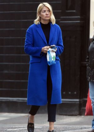 Holly Willoughby - Visiting the chemists in London