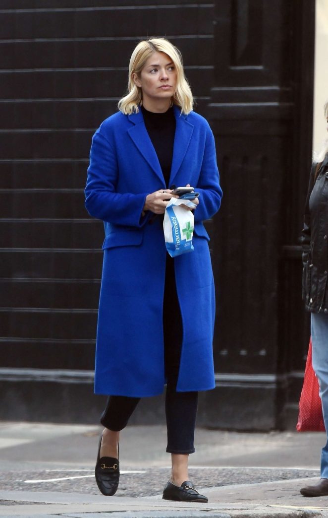 Holly Willoughby - Visiting the chemists in London