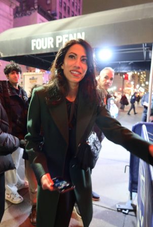 Huma Abedin - Stops for fans at Madison Square Garden - New York