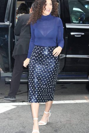 Idina Menzel - Arrives at the Good Morning America with sister Cara in New York