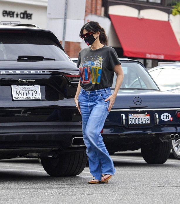 Idina Menzel - In loose jeans seen at Sweet Rose Creamery in Brentwood