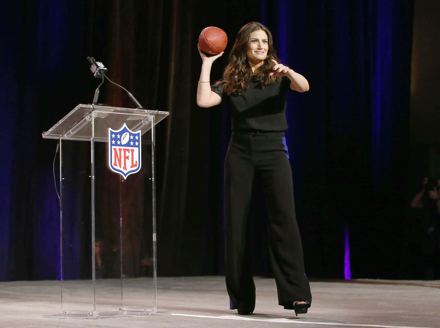 Idina Menzel 2015 : Idina Menzel: Pepsi Super Bowl XLIX Halftime Show Press Conference -02