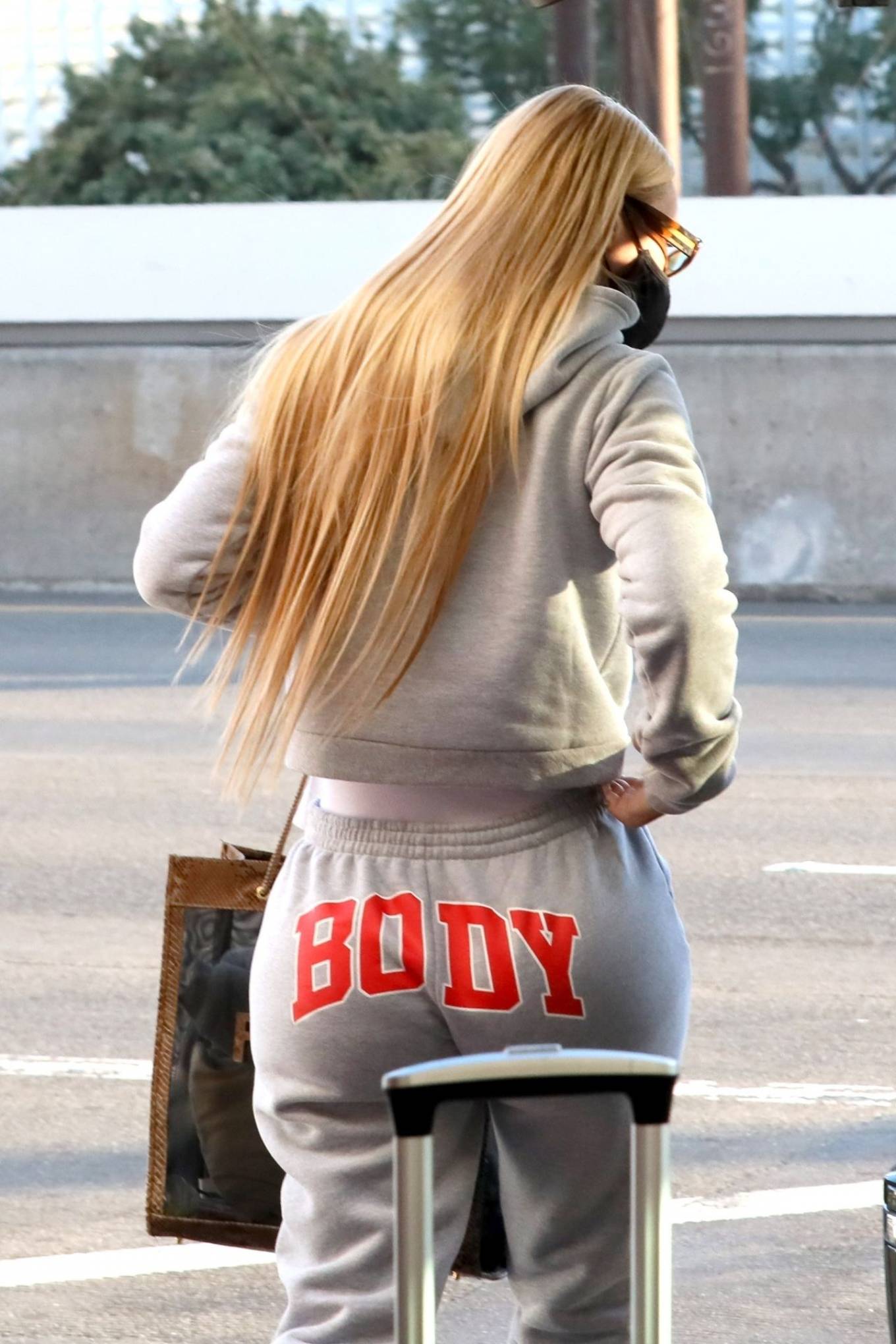 Iggy Azalea 2020 : Iggy Azalea – In grey sweatpants catches a flight with her baby out of LAX-02