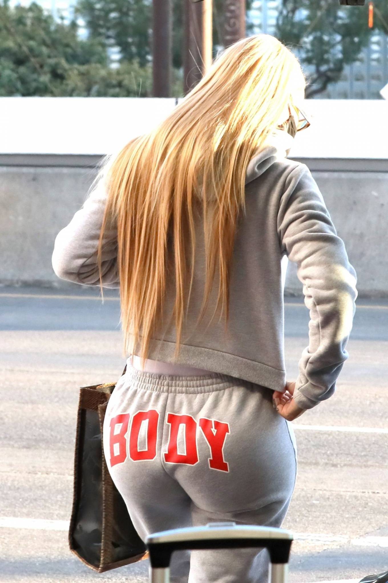 Iggy Azalea 2020 : Iggy Azalea – In grey sweatpants catches a flight with her baby out of LAX-05