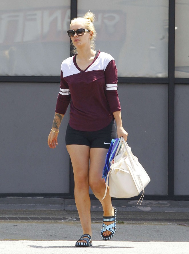 Iggy Azalea in Shorts Leaving a CVS in LA