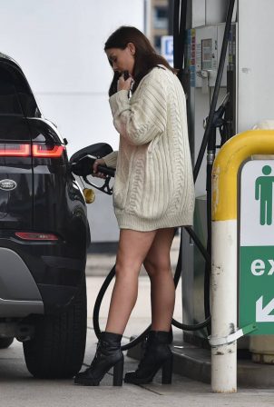 Imogen Thomas - On a gas station in Chelsea