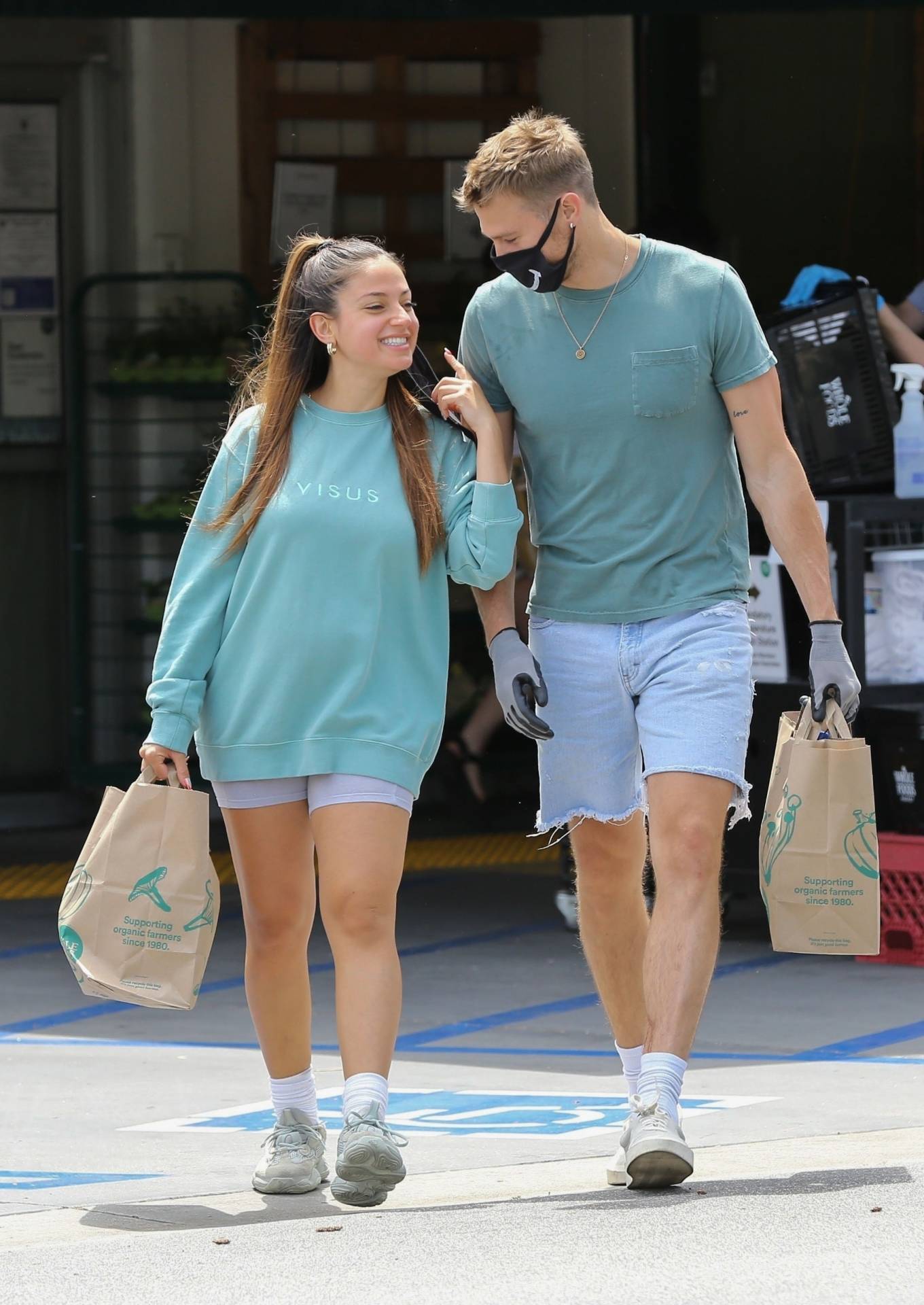 Inanna Sarkis with her boyfriend Matthew Noszka at Whole Food in Los Angeles