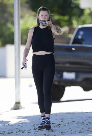 Ireland Baldwin - Out for a juice in Los Angeles