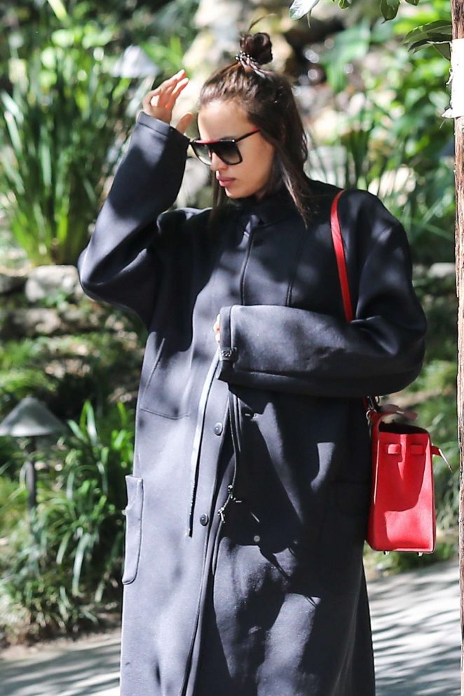 Irina Shayk arrives to the spa in Beverly Hills